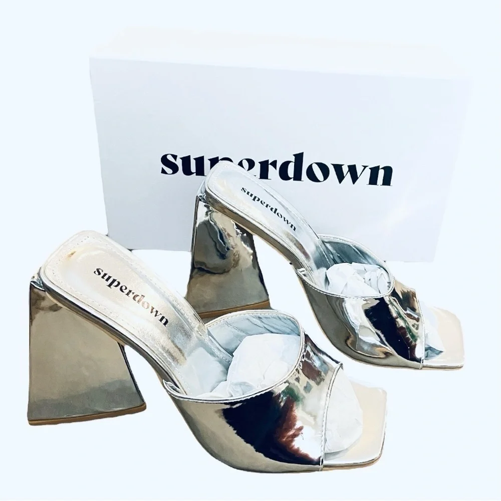 NEW Superdown Indigo Heel Metallic Silver Slip On Triangular Heel Size 7
